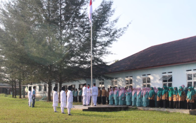 MAN 1 Pangkalpinang Gelar Upacara Peringatan Hardiknas 2025 dengan Khidmat