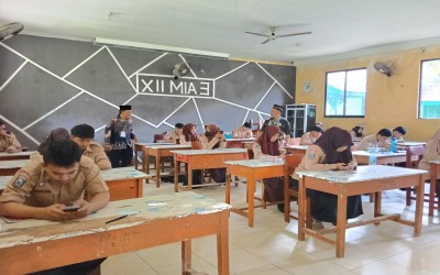 Hari Pertama UMBK MAN 1 Pangkalpinang, 340 Siswa Ujian Pakai Smartphone, 17 Kelas dan 2 Lab Disiagakan